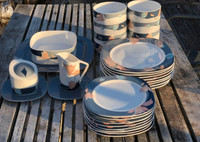 Noritake Japan collectible 32 dish set Microwave/dishwasher safe