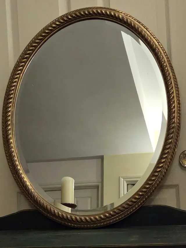 VTG CARVED WOODEN VICTORIAN GILT FRAME OVAL MIRROR- CANADA in Home Décor & Accents in City of Toronto - Image 6
