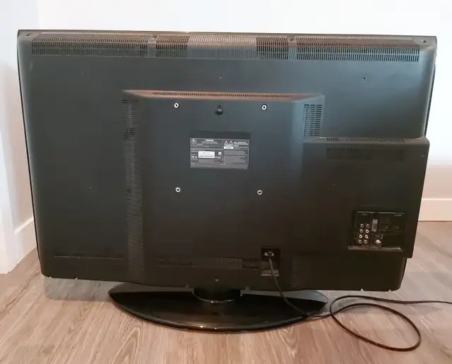 Toshiba 40 Inch Widescreen 1080P LCD HDTV in TVs in Ottawa - Image 9