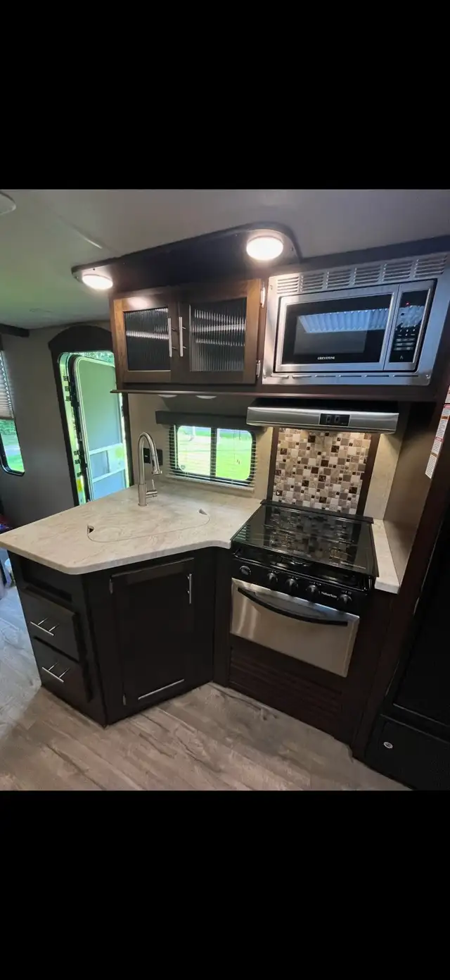 2018 Cherokee Grey Wolf Limited 26dbh Camper Trailer in Travel Trailers & Campers in Sudbury - Image 8