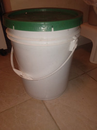 5-gallon   Food Grade Buckets/Pails with Lid