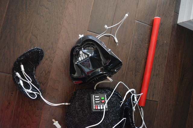 Star Wars Darth Vader Indoor Christmas Light Decoration in Holiday, Event & Seasonal in Oshawa / Durham Region - Image 5