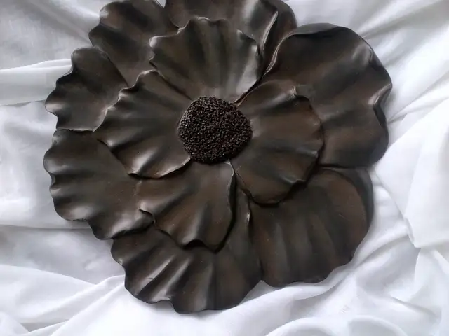 Indoor - outdoor brown flowers wall decor in Home Décor & Accents in Ottawa - Image 3