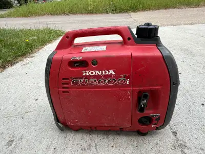 Honda EU2000i Inverter/Generator. It has some cosmetic damage on the shell but it starts on first pu...