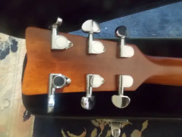 YAMAHA ACOUSTIC GUITAR in Guitars in Peterborough - Image 8