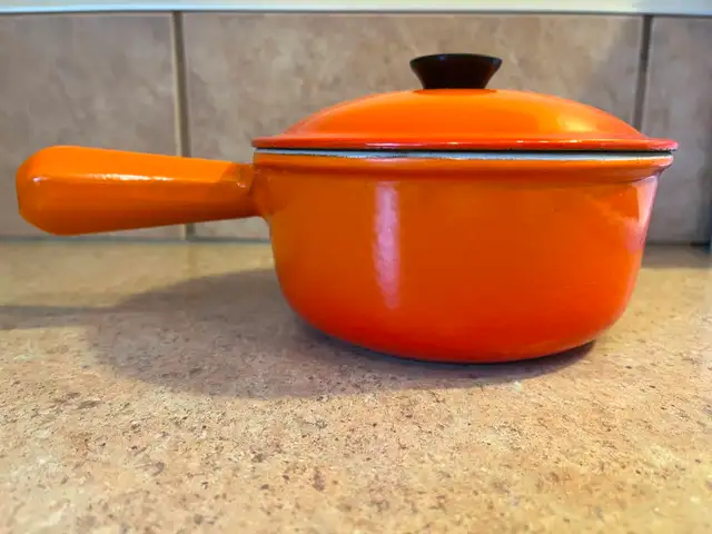 Le Creuset Flame Orange 16 Sauce Pan with Lid in Kitchen & Dining Wares in Calgary - Image 3