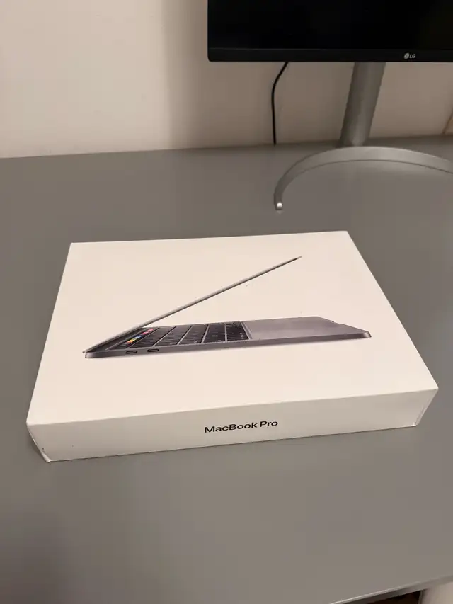 2020 Macbook Pro 13 inch 32GB RAM i7 500GB in Laptops in City of Montréal - Image 4