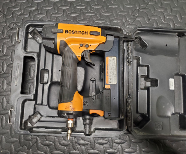 Bostitch SX1838 Finishing Stapler in Power Tools in Calgary - Image 3