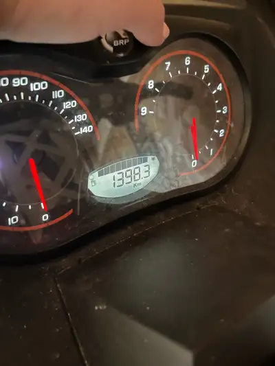 Ski-Doo Tundra 600 ACE à vendre – Très bas kilométrage! Motoneige en excellente condition avec seule...