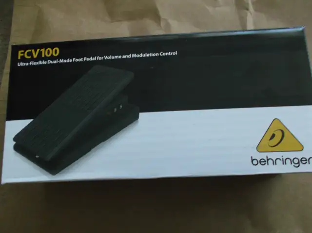 Behringer FCV100 volume pedal in Amps & Pedals in Sherbrooke - Image 2