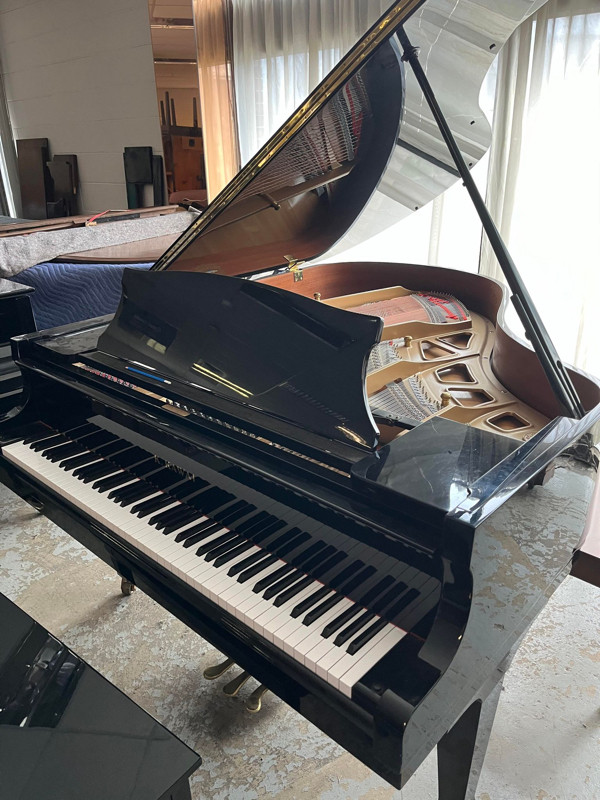 Kawai Model GM-10 Grand Piano. TUNING & DELIVER INCLUDED dans Pianos et claviers  à Ville de Montréal - Image 3