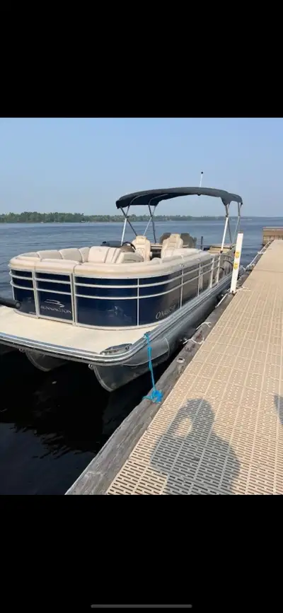 2015 25ft 2575 RSD Bennington Tritoon with 250HO E-Tech Evinrude with trailer. 376hrs MINT Condition...