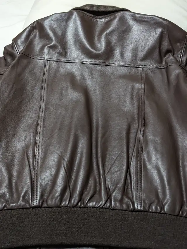 Blouson en cuir brun in Women's - Tops & Outerwear in Laval / North Shore - Image 3