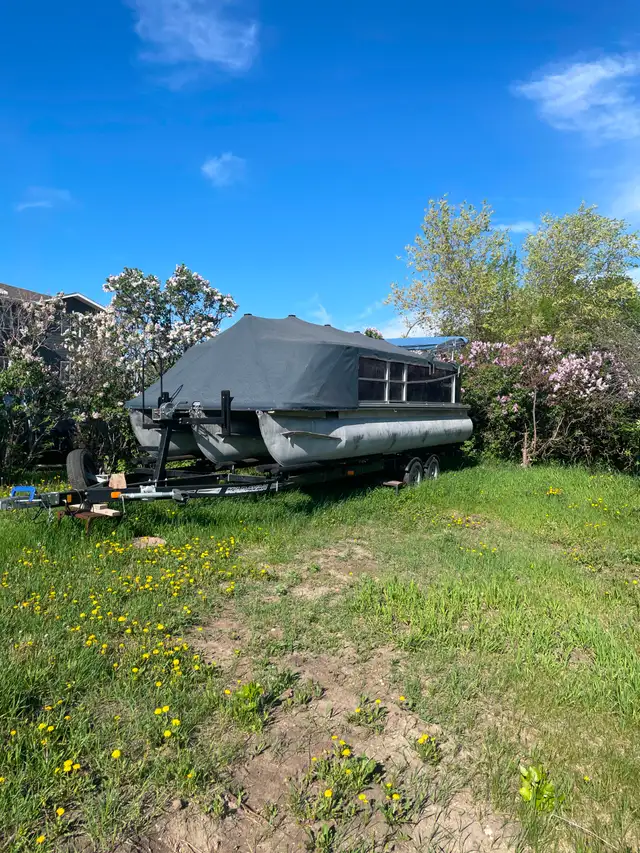 Pontoon for sale in Powerboats & Motorboats in Regina - Image 15
