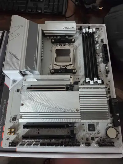 Gigabyte B650 Aorus Elite AX Ice, View more