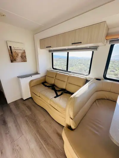 2011 Four Winds 31K VR Classe C Four Winds 31K – 2011 | Clé en main, rénové 54 900 $ négociable Mont...