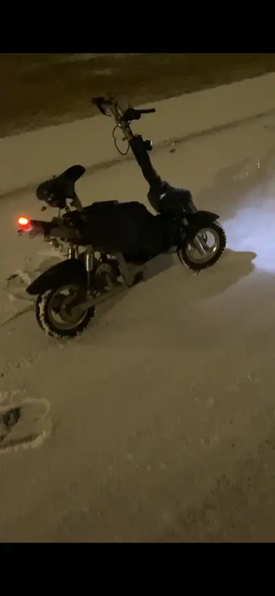 This 36V e-scooter is ready to zip around town. It is in used condition, and is ready for a new home...