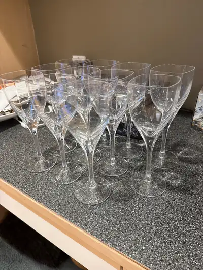PRICE DROPPED. Panache Clear by MIKASA white wine glasses Height: 8 3/8 in Width: 2 3/4 in Blown Gla...