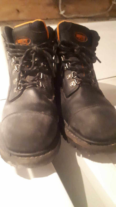 Mens Kodiak Timberline steel toe workboots size 9 in Men's Shoes in Charlottetown