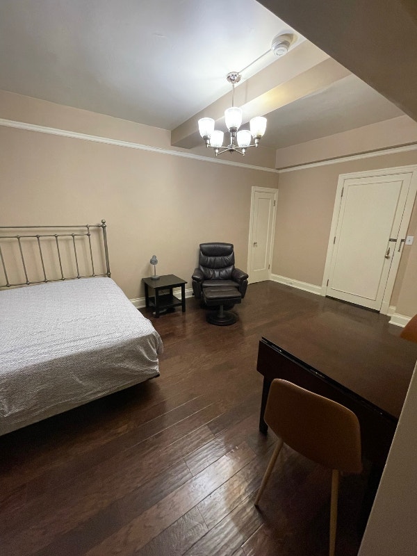 Fully Furnished Downtow Studio Condo Balfour Building Aug 26th Long