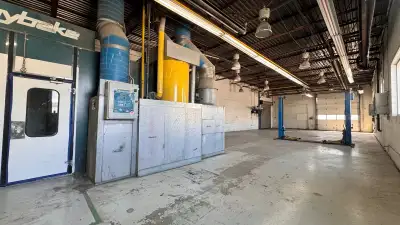 **Rare: Licensed Body Shop For Lease in Central Toronto. Turnkey