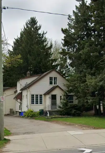 This charming and cozy room is perfectly situated for students attending the University of Waterloo,...