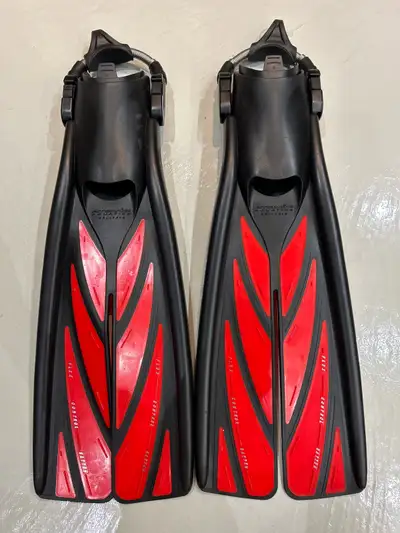 Atomic Aquatics Splitfin Flippers - Brand New - Size Small, View more
