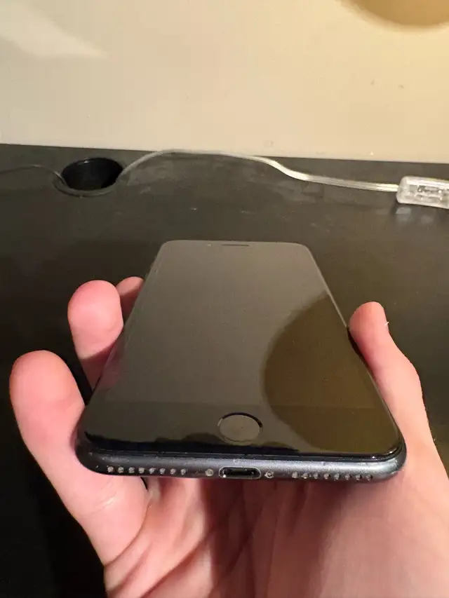 IPhone 8 Plus in Cell Phones in Guelph - Image 4