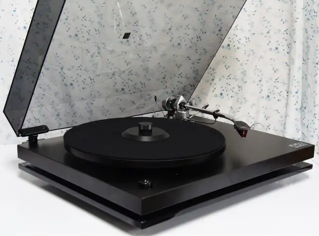 Super Rega Planar 3 Turntable And SME Tonearm in Stereo Systems & Home Theatre in Edmonton - Image 5