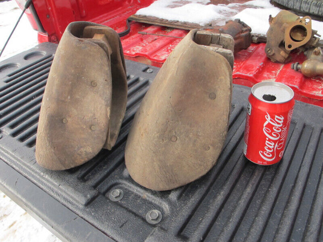 Vintage Leather/Wood Stirrups For Horse Saddle in Arts & Collectibles in Regina - Image 2