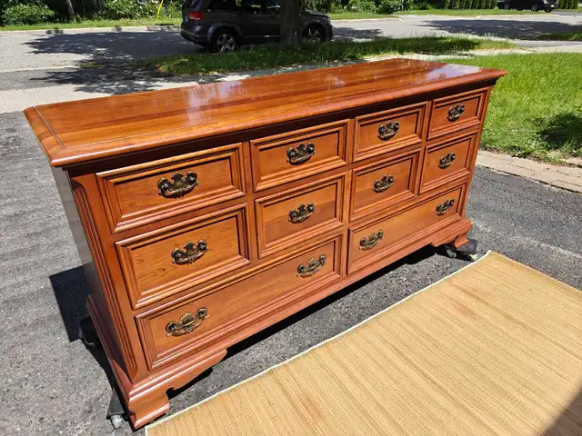 GIBBARD DRESSER GREAT CONDITION. CAN DELIVER  in Dressers & Wardrobes in City of Toronto - Image 4