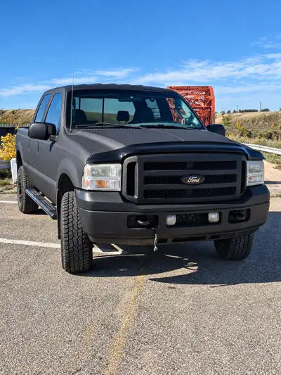 Selling my 2005 Ford F-350 XLT Diesel with just over 300,000 km. I am the second owner of this truck...