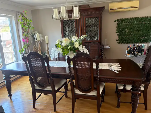 Solid Wood Dining Room Set – Table, 6 Chairs in Dining Tables & Sets in Laval / North Shore - Image 2