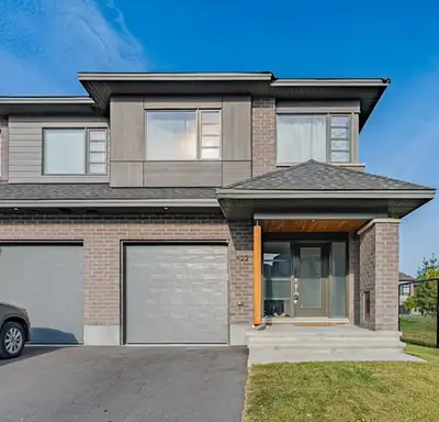 ⭐ AVAILABLE IMMEDIATE ⭐ FULL BASEMENT + PRIVATE BATHROOM + PRIVATE KITCHENETTE ⭐ Address : Namaste W...