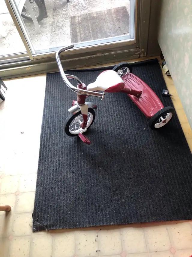 tricycle pour tout- petits( radio flyer classique in Kids in Longueuil / South Shore - Image 3