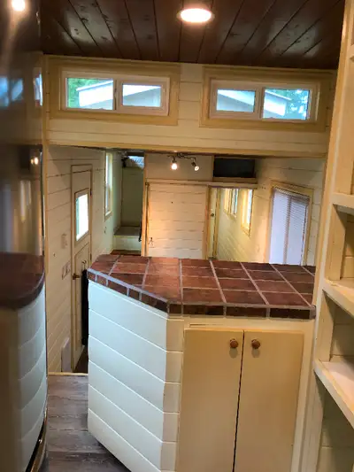 REDUCED 2019 33' X 8' Cozy and Bright Tiny Home With Frigidaire/LG Appliances On Rental Pad Or Can B...