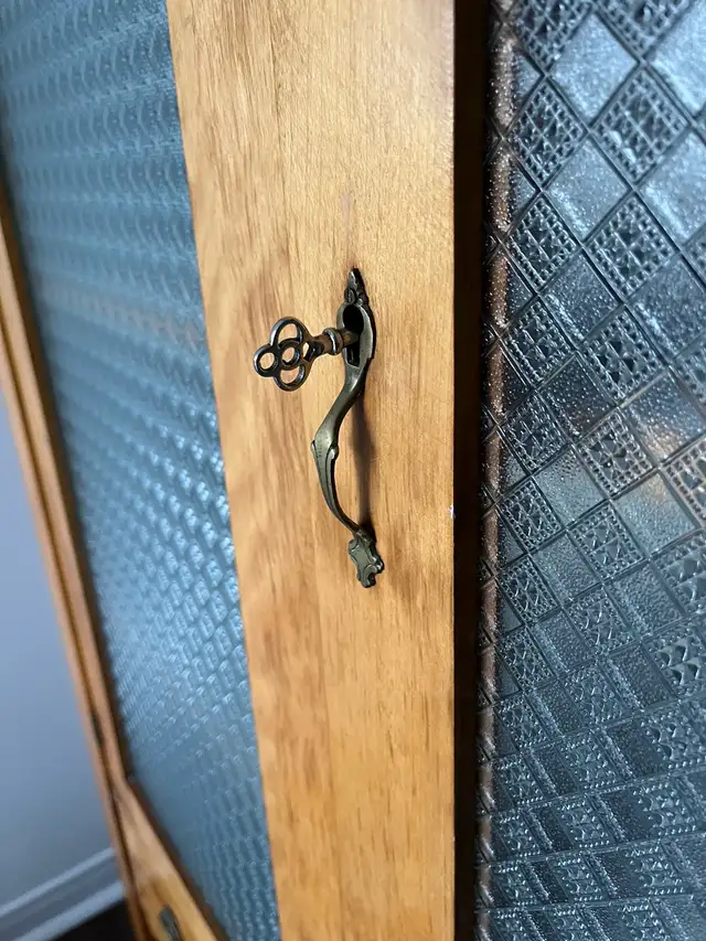 Meuble de rangement antique in Dressers & Wardrobes in Laurentides - Image 5