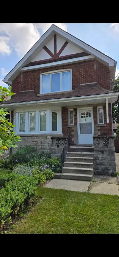 1 room for rent near McMaster University. Beautiful Westdale neighborhood. Female student only. Well...