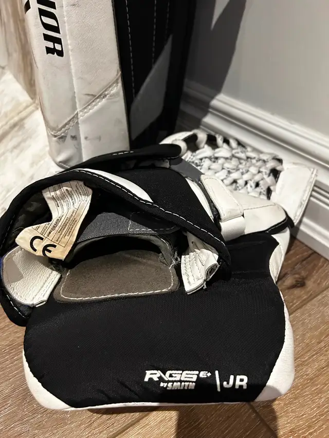 Junior goalie equipment in Hockey in Mississauga / Peel Region - Image 4