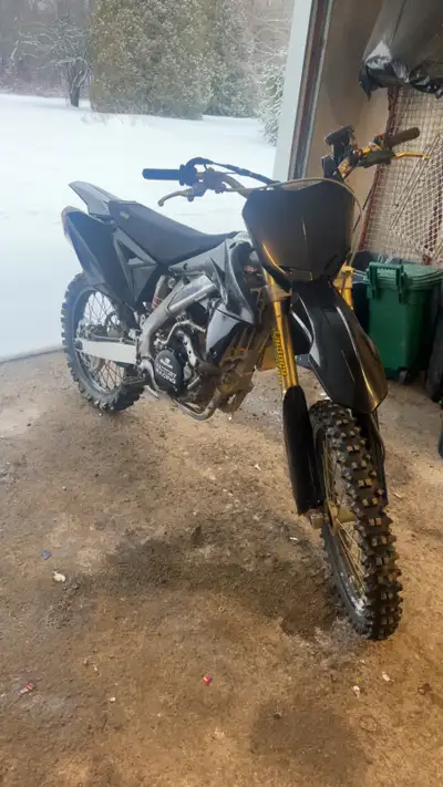 Hi I am looking to sell my 2011 Rmz 450 with around 25 hours on the rebuild nice bike lots of compre...