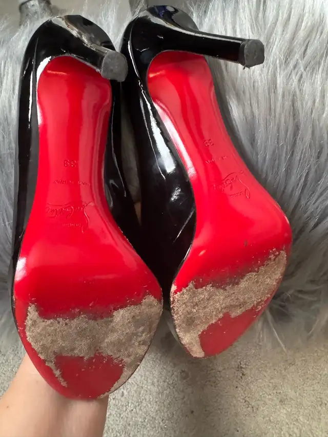 Authentic Christian Louboutin Bianca BlackPatent Platform Stilet in Women's - Shoes in City of Toronto - Image 4