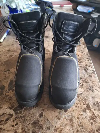 Very good condition only worn twice. Heavy duty work boots. ALL SAFTEY. SIZE 10. Was a Christmas gif...
