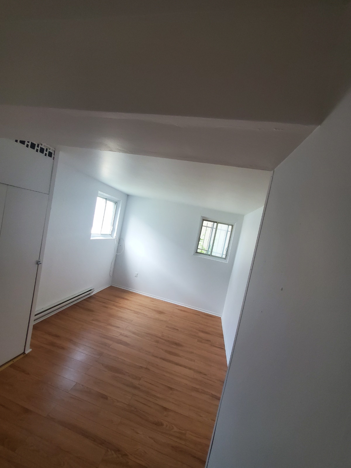 3 ½, 150 mètres du métro Sauve – Rue Lajeunesse (coin Sauve), Ah — photo 3