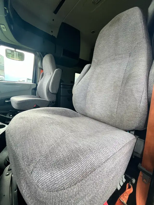 2017 International Prostar, ISX 485HP, 18spd Manual, 46 rears! in Heavy Trucks in Saskatoon - Image 11