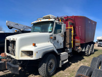 2005 International 5600 Supreme Feed Mixer