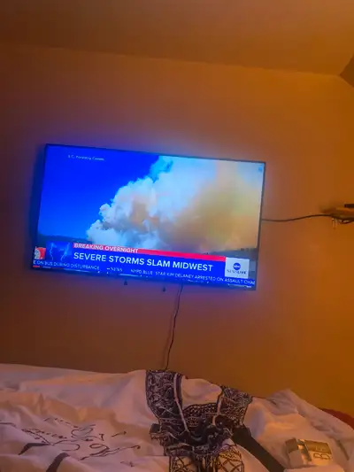LIKE BRAND NEW. 50” Samsung TV (smart 4K, View more