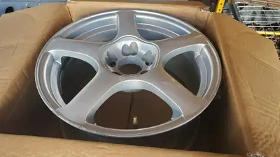 17" 2011 JEEP UNIVERSAL RIMS Sorry, NO CENTER CAPS (Stolen). Someone needed them more than me! RIMS...
