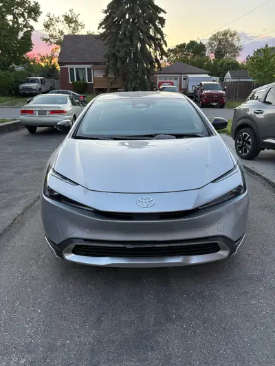 Lease take over Brand new 1900 km as of posting date Model : Toyota Prius Plug in Hybrid 2026 Trim :...