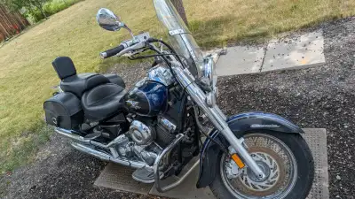 For sale is a clean 2006 Yamaha V Star 650 Classic with just under 15,000KM on it. new Tires and spa...