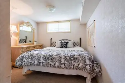 looking for 3 roommates for the 2026-2027 school year, it is a less than 5 minute walk to campus, an...